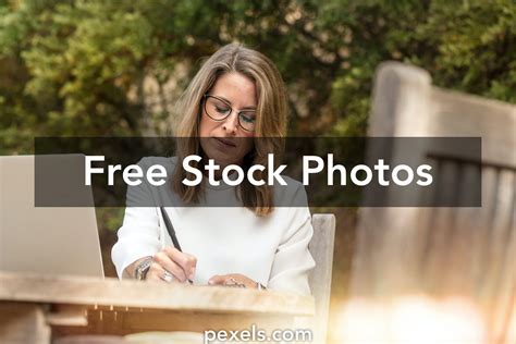 1000 Engaging Older Woman Photos · Pexels · Free Stock Photos