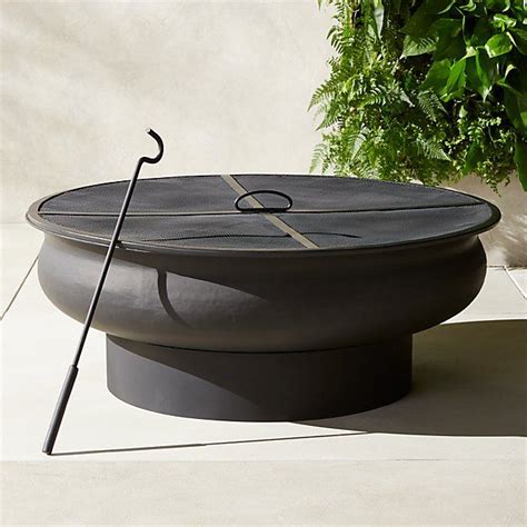 Cut your dry leaves into long strips and pile them up around the sticks in the fire pit. Urli Black Fire Pit + Reviews in 2020 | Outdoor fire, Pergola kits, Metal fire pit