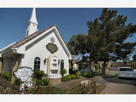 While most of our las vegas weddings take place in our spectacular main chapel, viva las vegas weddings also offers unique settings for romantic traditional weddings, amazing elvis weddings and incredible themed wedding packages. Wedding Chapels in Las Vegas