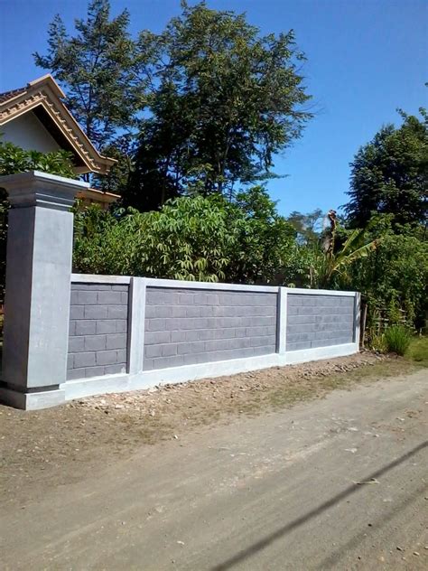 Untuk membuat pagar tembok minimalis harus disesuaikan dengan ukuran rumah anda. Gambar Pagar Rumah Dari Batako | Desain Rumah