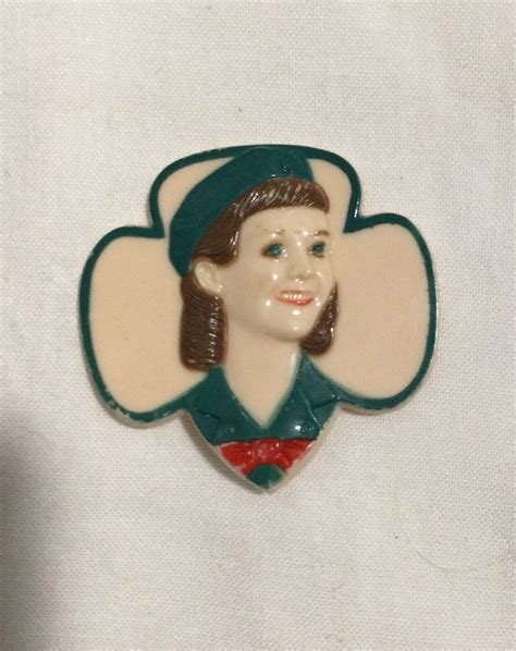 Vintage Girl Scout Plastic Pin Rare Collectible Figur Gem