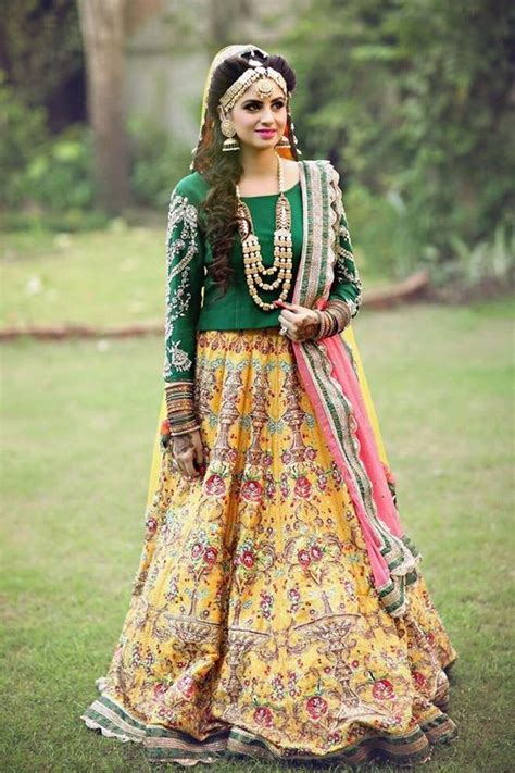 new mehndi dresses 2017 for bride by pakistani designers