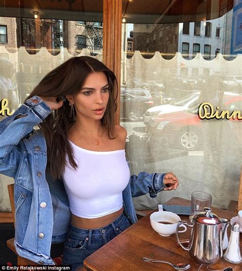 Emily Ratajkowski Goes Braless In A White Shirt As She Shows Off Her Model Frame Daily Mail Online