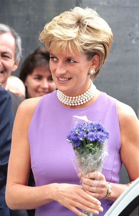 16 Photos Of Princess Diana That Show Her Changing From Shy Teenager To