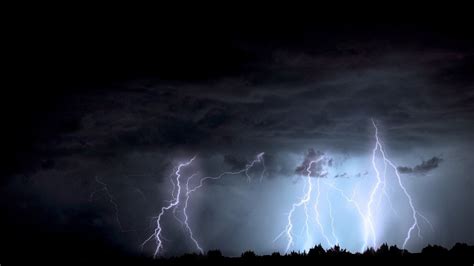 Rare Footage Of Positive Lightning Captured By Florida Woman Cribbing