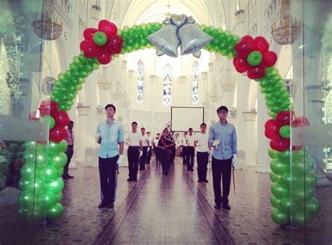 Wedding balloon decorations are a very inexpensive way of bringing color and fun to your wedding. Wedding Flower Balloon Arch | THAT Balloons