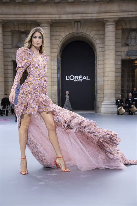 doutzen kroes walks le défilé l oréal paris 2019 photos from the l oréal paris runway show