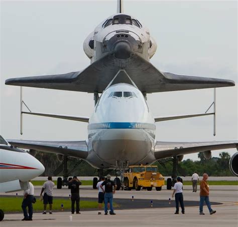 Nasa Space Shuttle Discovery And Boeing 747 100sr Sca905 N905na