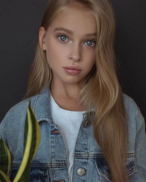 Liza Sheremeteva model on Instagram Сложно выбрать лучшую Помогайте или Photo by
