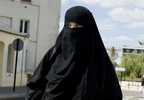 Nantes Condamné Pour Avoir Arraché Le Niqab Dune Femme Elle