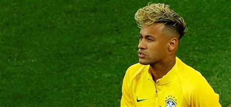 Neymar hat auf die kritik an seiner person und an seiner frisur reagiert. Spott im Netz für die neue Frisur: Neymar und der ...