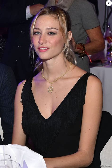 Exclusif Beatrice Borromeo Vente Aux Enchères En Faveur De Fight