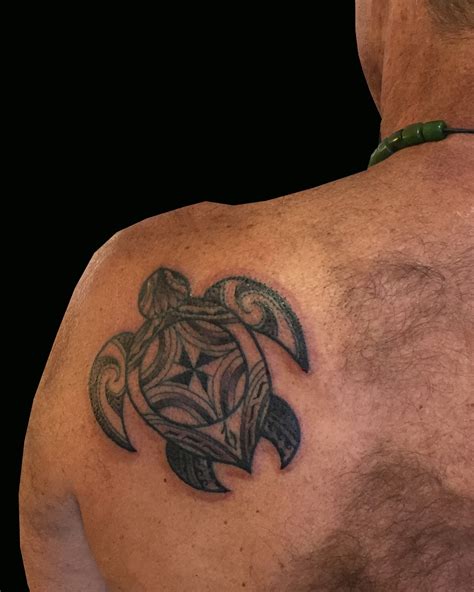 Decorative octopus tattoo in polynesian style. Maui Atomic Tattoo: Polynesian Turtle