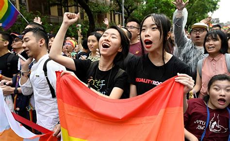 Taiwan Legislature Approves Asias First Same Sex Marriage Law