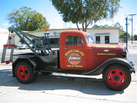 Now I Want A Vintage Tow Truck For My Tiny House Chevy Trucks Trucks