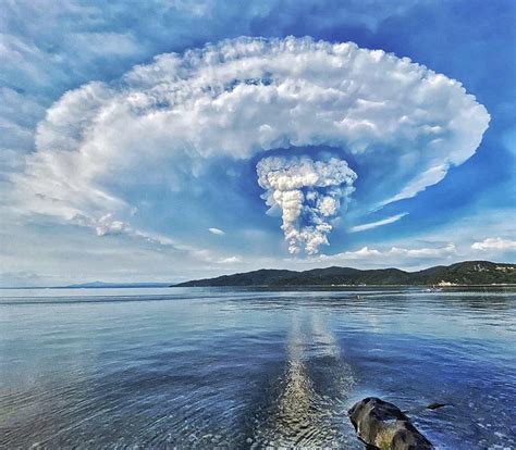 The Taal Volcano Erupting Rthatsinsane