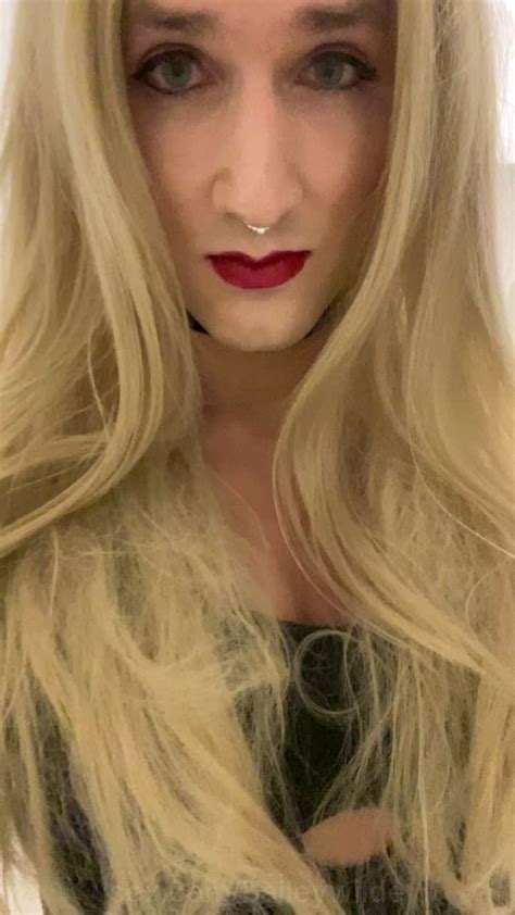 Baileywilde Gorgeous Blonde Transgender Woman Crossdress Crossdresser Crossdressing Trans