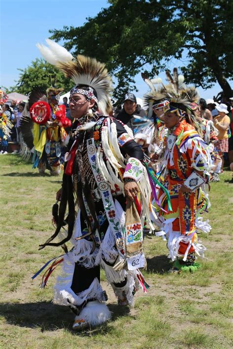 Unidentified Native American Dancers At The Nyc Pow Wow Editorial Stock