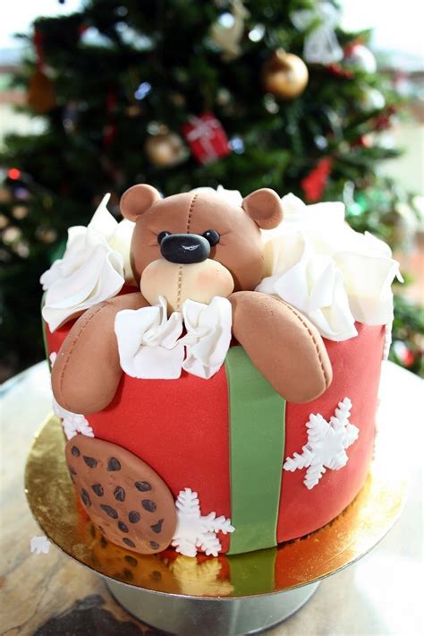 Fondant can really be challenging. Pin by Renee Thompson on Cake Ideas | Fondant christmas ...