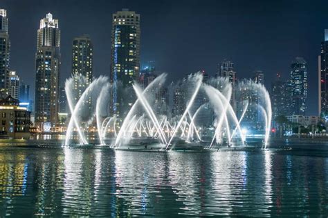 Dubai Burj Khalifa Fountain Show Und Burj Lake Ride Getyourguide