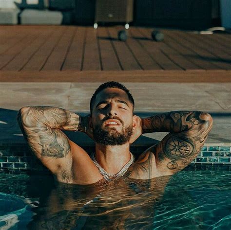 Pin By ANELIA On Maluma Photography Poses For Men Poses For Men Portrait Photography Men