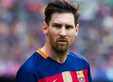 .مثل ليونيل ميسي و كريستيانو رونالدو ولن ننسى النجم المصري محمد صلاح و النجم من حيث دقة المباريات العالية و اخبار الاندية مثل النجم ميسي و البرتغالي كريسيانو كورة. جولولي | مشجعة مكسيكية تعتدي على ليونيل ميسي.. فيديو