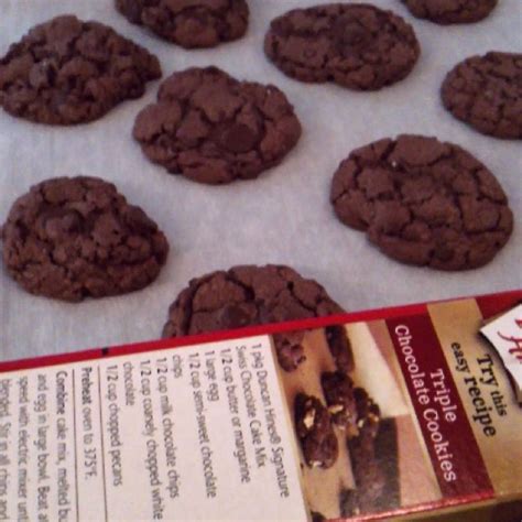 Компания по производству продуктов и напитков. Duncan Hines Swiss Chocolate cake mix triple chocolate ...
