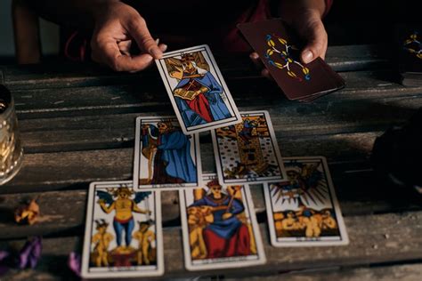How To Do A Tarot Card Reading For Yourself Bolde