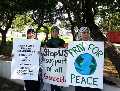 Honolulu Praying And Protesting For Peace In Palestine Huffpost Hawaii