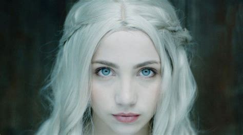 Emily Rudd Dressed As Daenerys Targaryen Targaryen Aesthetic