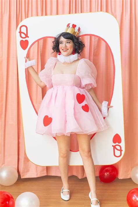 From Elle Woods To Barbie Steal These 30 Pink Halloween Costume Ideas Pink Halloween Costumes