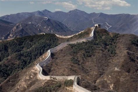 Dengan menggunakan bantuan dari google earth, sebuah ekspedisi internasional akhirnya telah berhasil menemukan dan mendokumentasikan sebuah dinding kuno yang diduga sebagai salah satu bagian yang hilang dari tembok besar china. Tembok Besar China Juga Ditutup untuk Pengunjung - Satu ...