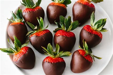 Chocolate Covered Strawberries With Tips Downshiftology