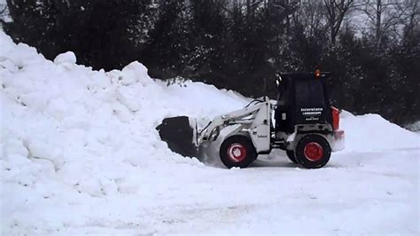 Loader Pushing Back Huge Snow Banks Youtube