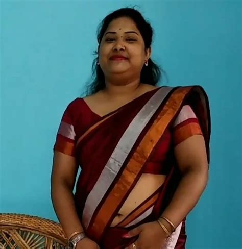 Nepali Aunty Open Big Navel Show In Red Saree