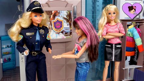 Sestra Vozík Mikropočítač Barbie Doll Arrest Mít Prst V Koláče Subjektivní Indica