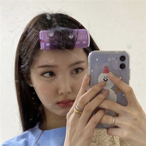 Twice Nayeon Mirror Selfie Selca Pfp Icon Purple In 2021 Nayeon Kpop