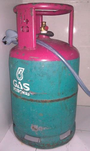 Rumah dan perniagaan kecil biasanya menggunakan tong gas 45kg, tong. Tong gas punya cerita... | AmyHilmirda