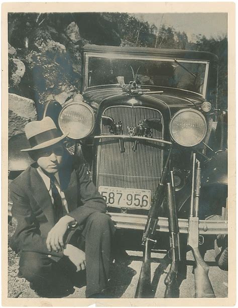 Bonny And Clyde Shot Up Car The Blonde In The Pic Bonnie Clyde
