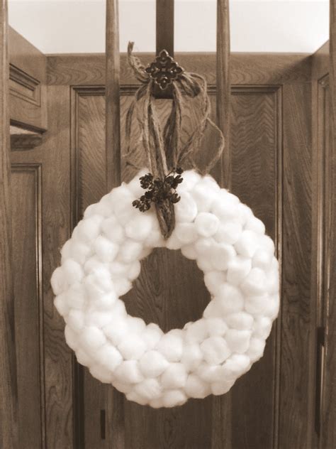 Fit2feelbetter Cotton Ball Wreath