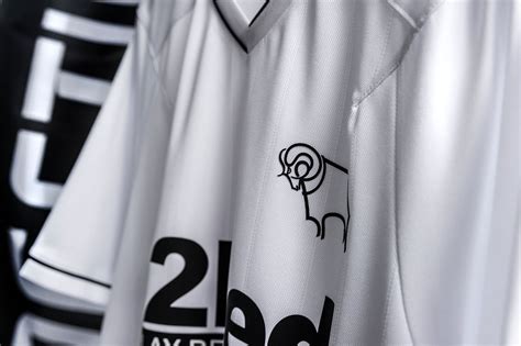 The above logo design and the artwork you are about to download is the intellectual property of the copyright and/or trademark holder and is offered to you as a convenience. Novas camisas do Derby County 2020-2021 Umbro » Mantos do ...