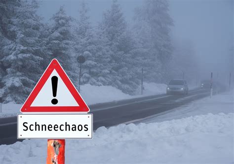 Allen, die bei eis und schnee zur arbeit oder sonstwie ins auto müssen, gute nerven und gute fahrt. Unwetterwarnung: Wintereinbruch am Sonntag! Schnee bis ins ...