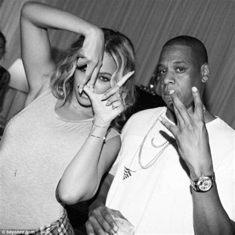 Having Fun The Duo Got Goofy Back Stage In Los Angeles Beyonce Pictures Beyonce And Jay Beyonce