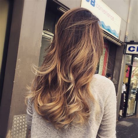 Balayage Ombré In Caramel Honey Tone With Bouncy Wave Is Always A Match
