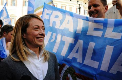A Giorgia Meloni vezette jobboldali ellenzéki Olasz Testvérek lett a ...