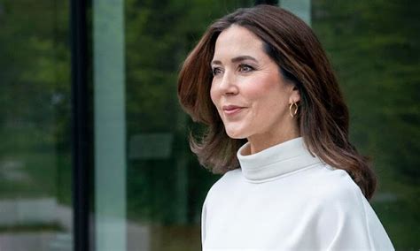 crown princess mary participated in the launch of unfpa world population report 2022