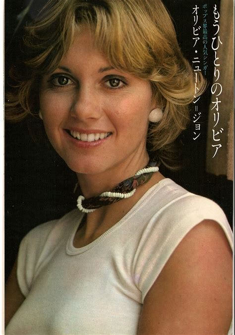 Et pour le coup elle est en couv du journal gratuit after five / the north state magazine ! Olivia Newton John Rare Photos: 1975 Olivia Newton John ...