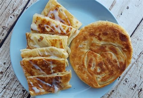 It is self sufficient but can also be accompanied with a curry of your choice, which will only enhance the taste of this already delectable dish. How to Flip & Cook Roti Canai | Roti Bom | Murtabak & More ...