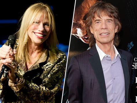 Carly Simon Opens Up About Mick Jagger In Memoir