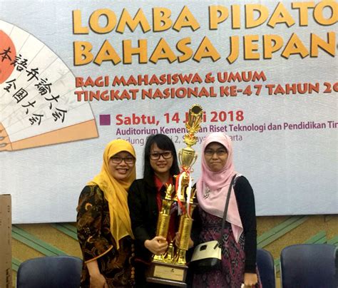 Seli Inayati Mahasiswa Unnes Juara Tingkat Nasional Pidato Bahasa Jepang